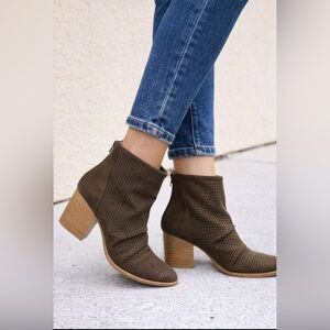 Kaari Blue Frankie Perforated Block Heel Booties Earth-Tone Brown 7.5